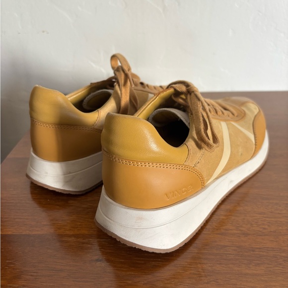 EUC Vince Ohara Women's in Butterscotch and White Trainers Size 10 - Picture 2 of 8